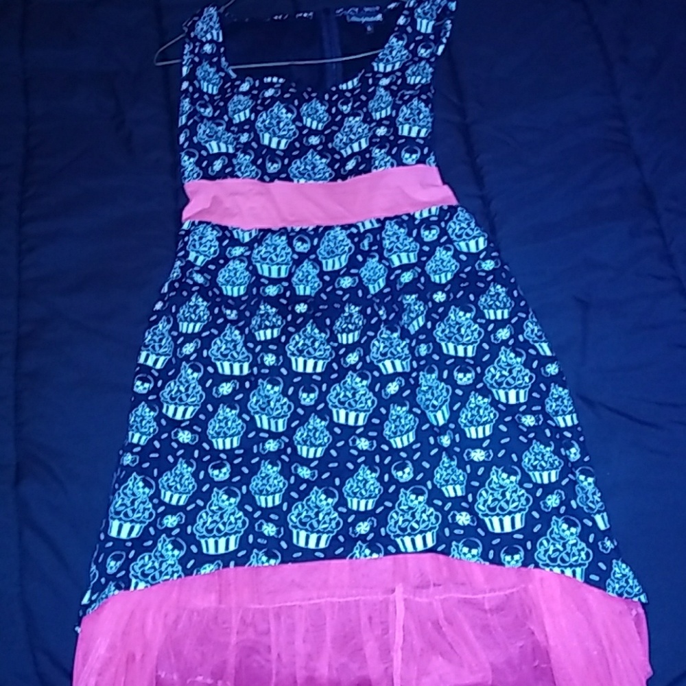 Sourpuss Cupcake DRESS Size Large